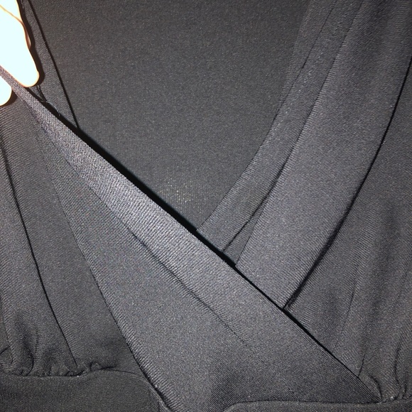 Black Investments size M cross cross front top figure flattering - Picture 5 of 11